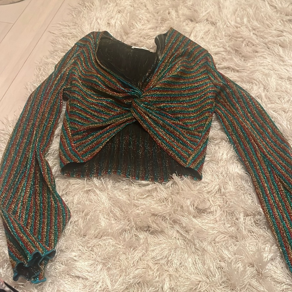 Scrunch metallic long sleeve top with flare sleeves size L